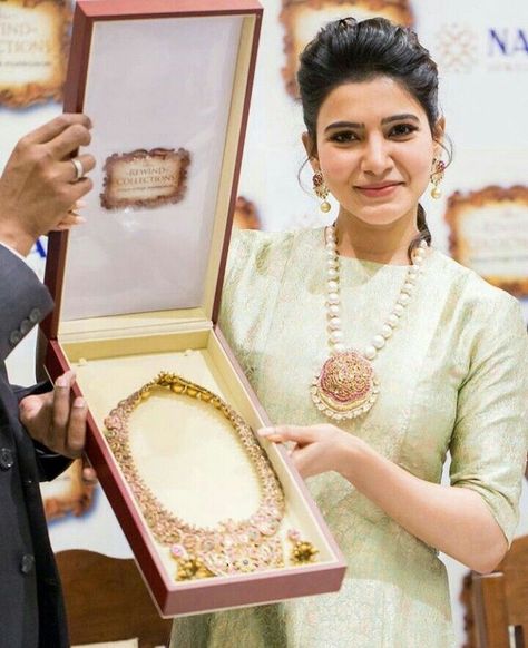 Samantha Ruth Prabhu at the launch of NAC jewellers antique jewelry exhibition. Nac Jewellers, Jewelry Exhibition, Samantha Akkineni, Samantha Ruth Prabhu, Samantha Wedding, Keerthy Suresh, Jewellery Exhibition, Antique Gold Jewelry Indian, Samantha Ruth