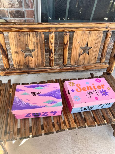 Senior Box Ideas Tiktok, Shoe Box Memory Box Ideas, Sophomore Memory Box Ideas, Freshmen Year Memory Box Ideas, Senior Box Ideas Painted, Senior Memory Box Ideas Paint, Senior Box Ideas 2025, Senior Memory Box Ideas, Highschool Memory Boxes