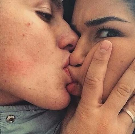 5 Kissing Tips To Teach ANY Bad Kisser How To Kiss BETTER | YourTango Foto Kiss, Kiss Tips, Image Couple, Best Kisses, Disney Instagram, Quotes Disney, Boyfriend Goals, Cute Couples Photos, Cute Couples Kissing