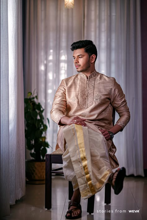 Bride And Groomsmen, Marriage Dress For Men, Groom Photoshoot Ideas, Engagement Dress For Groom, Outfits For Groom, Wedding Day Outfit, Wedding Kurta For Men, Wedding Outfits For Groom, Kerala Wedding Photography