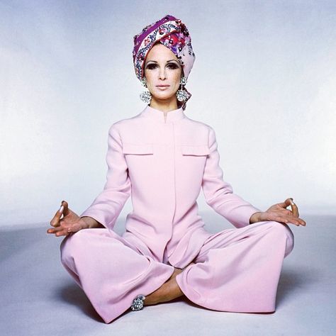 #tbt Vintage @Emilio Sciarrino Pucci! Palazzo pajamas and printed silk turban embroidered with Swarovski crystals from the Fall/Winter 1969 collection. Kundalini Clothing, Goddess Rising, Pucci Pattern, Turban Styles, Summer Promo, Vintage Pucci, Vintage Yoga, Body Freedom, Gyan Mudra