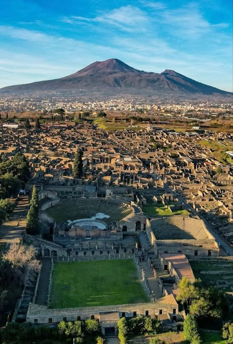 Pompeii Pompeii City, Pompei Italy, Venice Lido, Modern World History, Ancient Library, Pompeii Ruins, Italy City, Pompeii Italy, Campania Italy