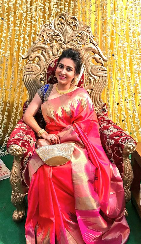 #oindrilasen Bengali wedding guest look Wedding Guest Saree, Bengali Wedding Dress, Bengali Saree, Wedding Guest Makeup, Indian Wedding Gowns, Bengali Bridal Makeup, Bengali Wedding, Wedding Reception Dress, Garden Party Dress