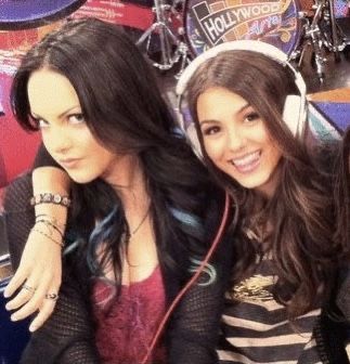 Jade And Tori, Tori And Jade, Jori Victorious, Jade And Cat, Victorious Tori, Cat Victorious, 2010 Aesthetic, Uk Icon, Freddie Benson