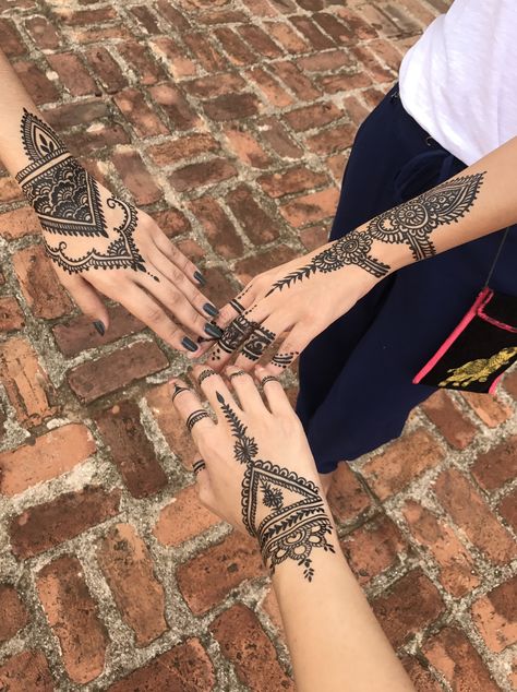 Henna in Bagan ✔️ Bagan Myanmar Tattoo, Myanmar Tattoo, Bagan Myanmar, Buddha Image, Bagan, Hand Henna, Cute Couple Pictures, Couple Pictures, Myanmar