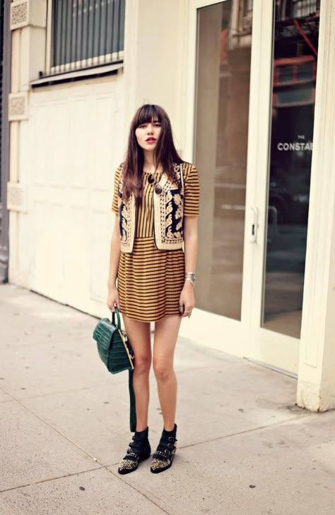 Natalie Off Duty, Yellow Palette, 2010s Fashion, Look Summer, Dress Vest, Boho Hippie Chic, Studded Boots, Looks Style, Mom Style