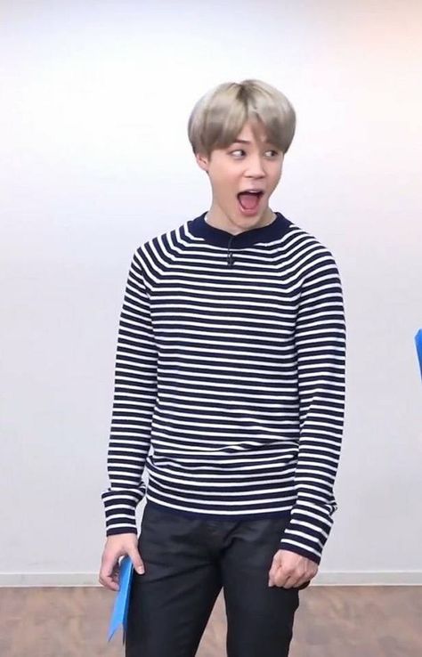 Jimin Meme, Wow Meme, Jimin's Lips, Jimin Funny Face, Bts Reaction Pics, Bts Mood, Stickers Bts, Baby Park, Bts Meme Faces