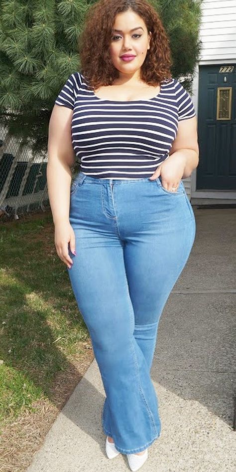 Allie McGevna Plus size blog Cute Outfits With Flare Jeans, Outfits With Flares, Best Plus Size Jeans, Seluar Ketat, Plus Zise, Curvy Women Outfits, Curvy Plus Size, Curvy Women Jeans, Outfit Trends