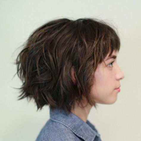 Wavy Bob For Thick Hair                                                                                                                                                                                 More Pink Haircut, Pageboy Haircut, Layered Haircuts For Women, Hairstyle Names, Bob Hairstyles For Thick, Choppy Bob Hairstyles, Short Layered Haircuts, Long Bob Hairstyles, Normal Hair