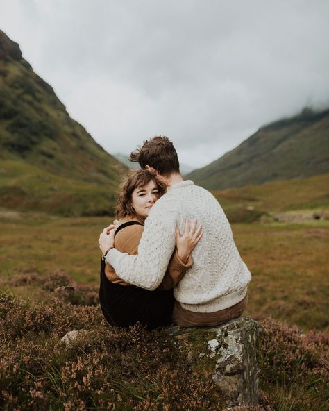 Glencoe anniversary Engagement adventure Scotland mountains Places For Couples, Scotland Mountains, Shooting Couple, Mountain Couple, Adventure Engagement Photos, Outdoor Couple, Destination Engagement, Engagement Session Outfits, Adventure Couple