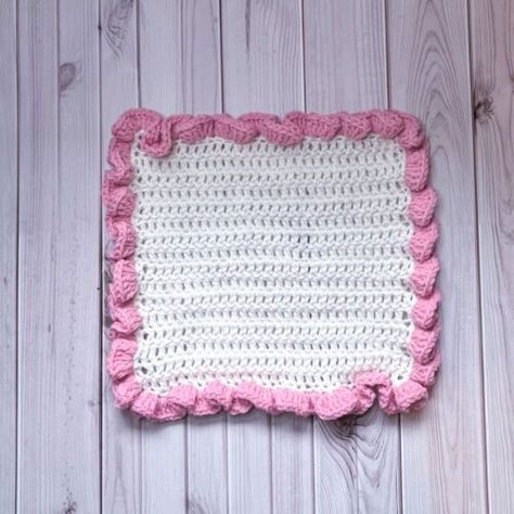 Crochet Ruffle Border Pattern - thecaffeinatedsnail.com Frilly Crochet Border, Ruffle Crochet Border, Crochet Scallop Border, Crochet Blanket Border, Border Patterns, Crochet Border Patterns, Crochet Border, Border Ideas, Crochet Ruffle