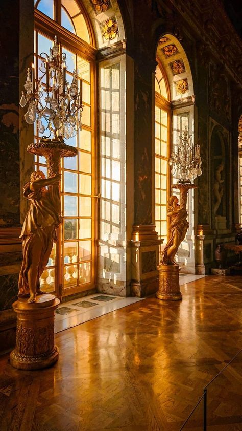 Light Academia, Versailles, Art And Architecture, Dark Academia, Old Money, My Aesthetic, Chandeliers, Royalty, Castle