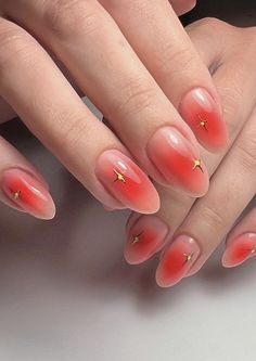 Nails For Orange Outfit, Red And Orange Aura Nails, Aura Nails Christmas, Peach Aura Nails, Aura Red Nails, Red Blush Nails, Christmas Aura Nails, Sunset Aura Nails, Blue And Orange Outfit Ideas