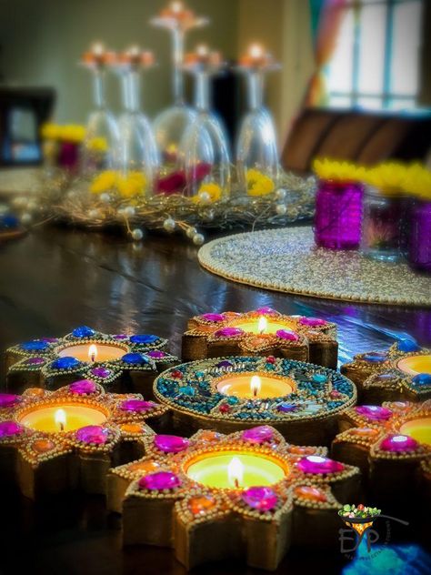 Ethnic Indian Festive Diwali Food Setting on Dinning Table - Enhance Your Palate Temple Images, Happy Diwali Images Hd, Diwali Decoration Ideas, Happy Diwali Wishes Images, Diwali Lamps, Diwali Wallpaper, Diwali Pooja, Design Cafe, Diwali Decorations At Home