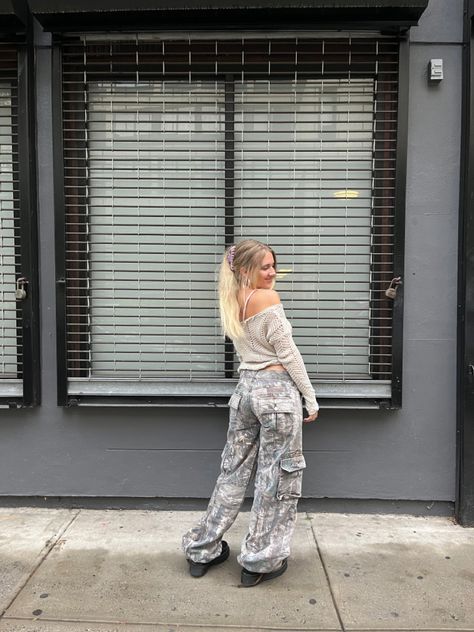 Revice Denim Camo Pants, Camo Pants Aesthetic, Nyc Aesthetic Fashion, Camp Pants Outfit, Camo Pants Outfits, Camo Aesthetic, Camp Pants, Thrift List, Camo Pants Outfit