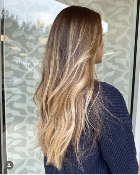 Beach Blonde Hair, Dark Blonde Hair Color, Beach Blonde, Brunette Hair With Highlights, Dirty Blonde Hair, Honey Blonde Hair, Dark Blonde Hair, Blonde Hair Inspiration, Mom Hairstyles