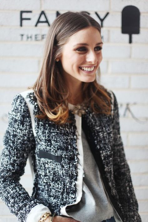 I'm not normally a fan of a middle-part, but Olivia Palermo gets it right. Estilo Olivia Palermo, Chanel Tweed Jacket, Olivia Palermo Lookbook, Moda Chanel, Olivia Palermo Style, Chanel Jacket, Chanel Inspired, Boucle Jacket, Olivia Palermo