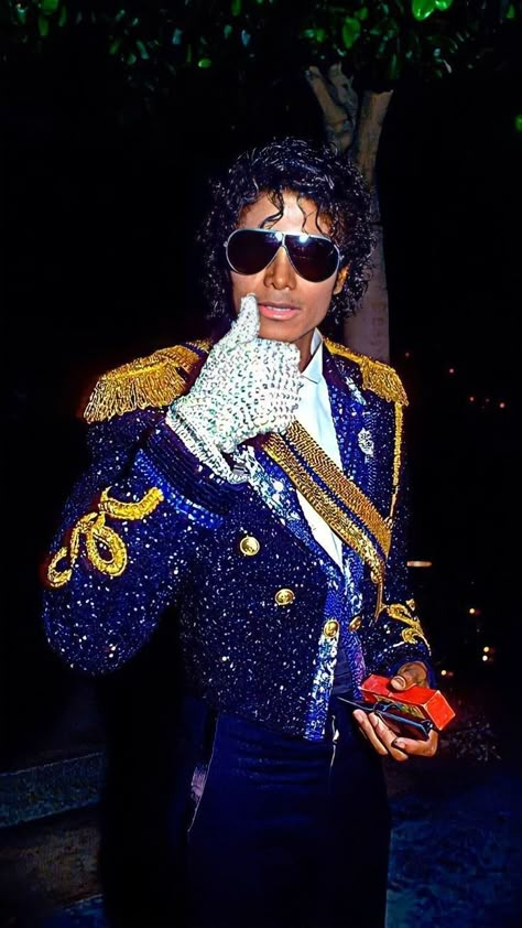 Michael Jackson Suit, Michael Jackson Awards, Pepsi Commercial, Michael Jackson Outfits, Steve Mcqueen Style, Michael Jackson Poster, Michael Jackson Photoshoot, Michael Jackson Wallpaper, Photos Of Michael Jackson