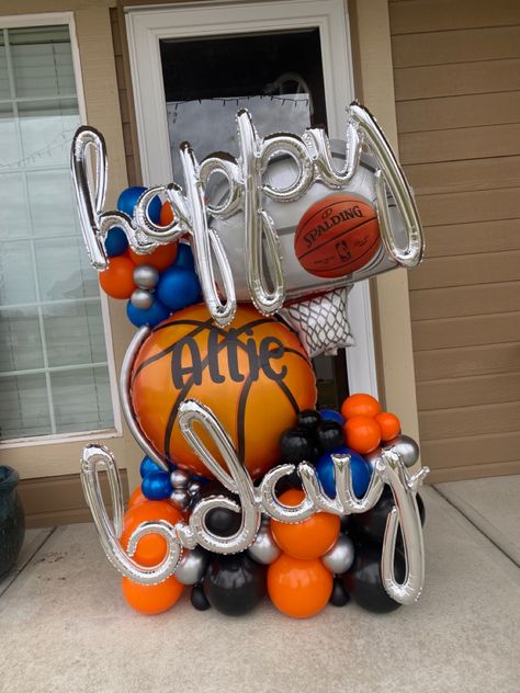 Basketball Balloon Bouquet, Basketball Theme Birthday, Basketball Theme Party, Deco Ballon, Basketball Birthday Parties, Its A Boy Balloons, Basketball Theme, Basketball Birthday