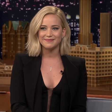 Jennifer Lawrence Blonde Bob, Jennifer Lawrence Hair Passengers, Jennifer Lawrence Bob, Jennifer Lawrence Haircut, Jennifer Lawrence Blonde, Jennifer Lawrence Pixie, Oval Haircut, Jennifer Lawrence Short Hair, Aniston Hair