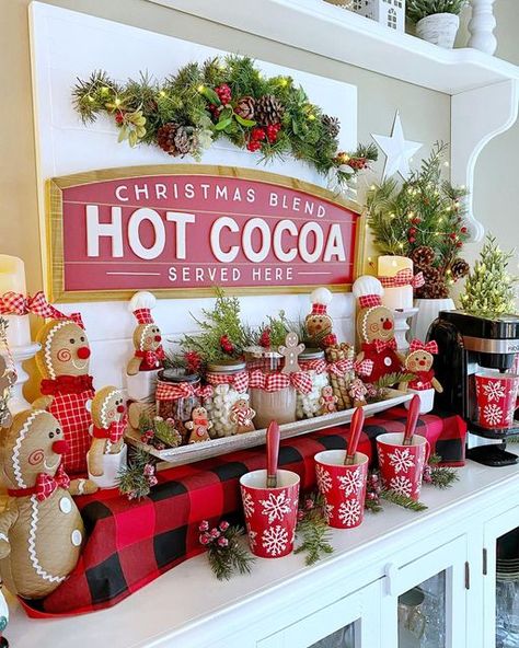 Christmas Hot Chocolate Station, Hot Cocoa Bar Christmas, Hot Beverage Bar, Christmas Hot Chocolate Bar, Drinks Station, Diy Tree Topper, Christmas Cocoa, Gingerbread Theme, Christmas Delights