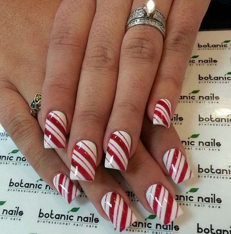 Simple Christmas Nail Art Designs – All About Christmas Botanic Nails, Pailin, Candy Cane Nails, Holiday Nail Designs, Christmas Nails Easy, Easy Nails, Christmas Nail Art Designs, Holiday Nail Art, Latest Nail Art