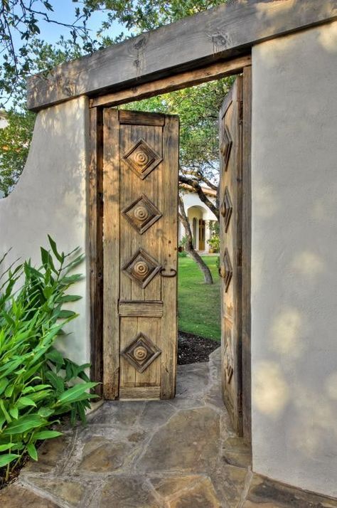 Spanish Style Bathrooms, Spanish Hacienda, Stucco Walls, Mediterranean Home Decor, Spanish Style Homes, Hacienda Style, Mediterranean Decor, Casa Exterior, Desert Homes