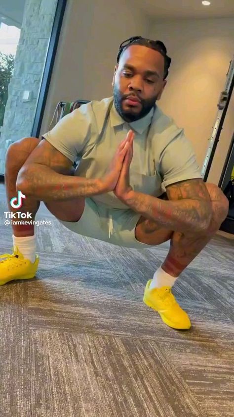 Kevin Gates Pose, Kevin Gates Pfp, Kevin Gates Funny, Mod Pics, Hard Images, Kevin Gates, Funny Asf, Bad And Boujee, Rap Aesthetic