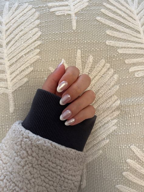 Peal Nail, Hailey Bieber Nails French Tip, Uñas Hayley Bieber, Hayley Bieber Nails, Chrome Almond, Square Gel Nails, Hailey Bieber Nails, Bieber Nails, Hayley Bieber