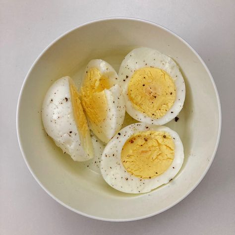 #healthymeals #healthysnack #mealinspo #boiledeggs #lowcal Boiled Eggs Aesthetic, Meal Inspiration Low Cal, Low Cal Diet, Food Calories List, Tastefully Simple Recipes, Boiled Egg Diet, Heart Food, Healthy Food Dishes, Cute Snacks