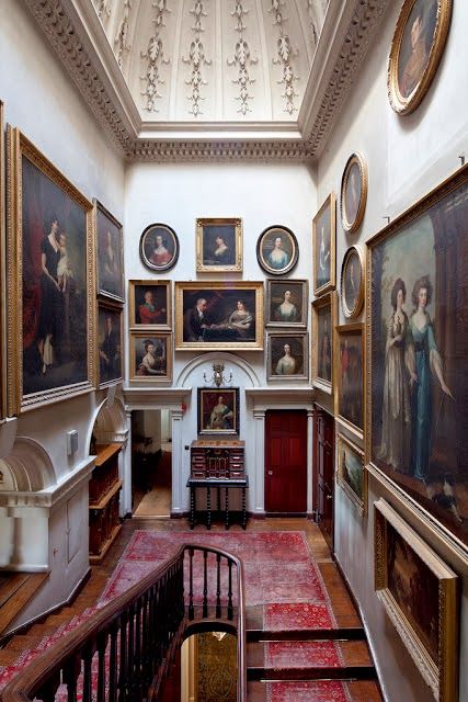 "Tweedland" The Gentlemen's club: The Scottish Country House by James Knox , Photographs by James Fennell . English Homes, Picture Displays, English Estate, Architectural Art, Beautiful Room, English Manor, Classical Design, Dark Walls, Stair Runners