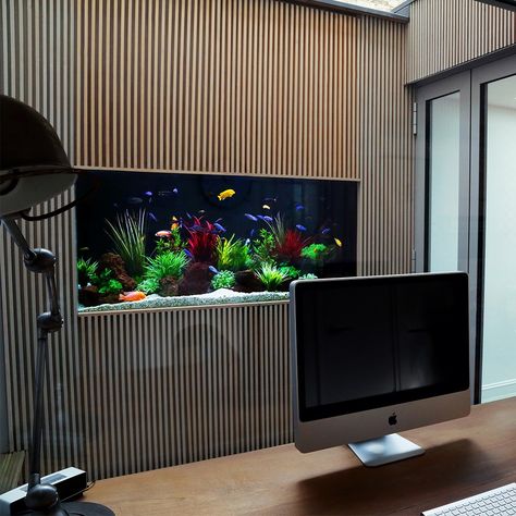 Modern Aquarium Ideas, Wall Aquarium Ideas, Aquarium Living Room, Fend Shui, Aquarium Wall, Warm Home Aesthetic, Japandi House, Designs For Living Room, Aquarium Architecture