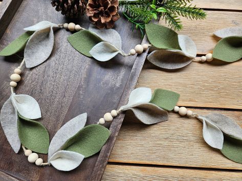 This leaf garland is made of acrylic felt in three colors (olive green, oatmeal and cream) and natural wood beads. The large leaves measure approximately 3.25 inches long. Each leaf bunch consists of two large leaves and one small. All leaves are glued onto the jute rope. There is a loop on each end of the garland.  The garland comes in:  3 feet (36 inches) 6 feet (72 inches), and 8 feet (96 inches) length. Pictured is a 6 feet garland. Please make your choice from the drop-down menu. PLEASE TAK Felt Thanksgiving Decorations, Felt Leaves Diy, Easter Garlands, Green Oatmeal, Felt Leaf Garland, Table Farmhouse Decor, Cactus Ornaments, Farmhouse Decor Table, Leaf Template Printable