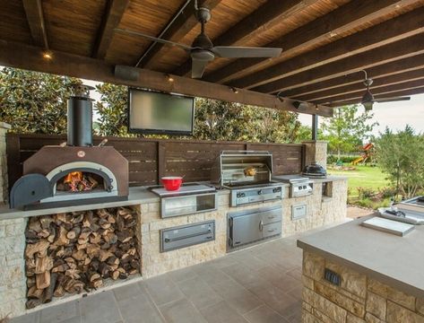 Backyard Kitchens, Design Per Patio, Rustic Outdoor Kitchens, Outdoor Kitchen Countertops, Outdoor Kitchen Plans, Restaurant Patio, Outdoor Kitchen Appliances, Patio Kitchen, Backyard Kitchen