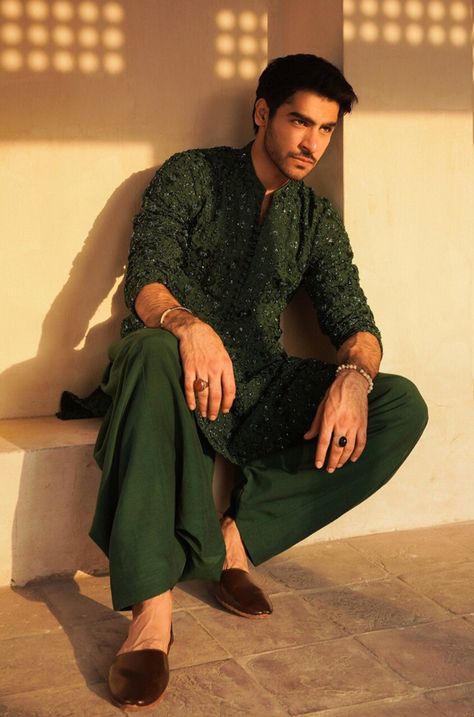 Mehndi Dress For Boys, Mehndi Dress For Mens, Faiza Saqlain, Indian Wedding Clothes For Men, Mehndi Outfit, Boys Kurta Design, Wedding Kurta For Men, Kurta Pajama Men, Gents Kurta Design