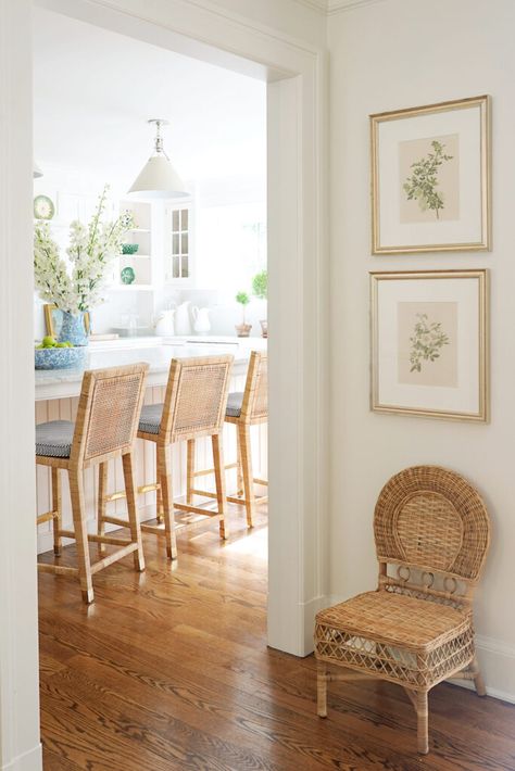 Southern Foyer, Grandmillenial Kitchen, Provence Style Interior, Breakfast Nook Lighting, Tulip Dining Table, Kitchen Breakfast Nooks, Greenwich Connecticut, Glam Pad, France Provence