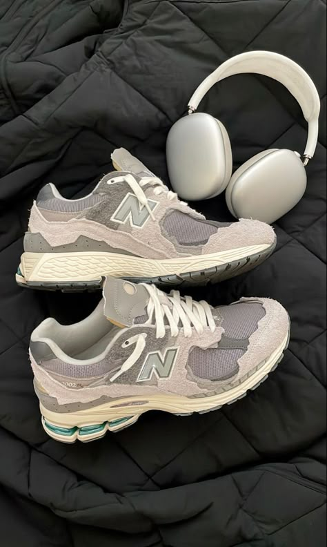 New Balances, Pretty Sneakers, Trendy Shoes Sneakers, Pretty Shoes Sneakers, Shoes Outfit Fashion, Shoe Wishlist, Fresh Shoes, Cute Nike Shoes, Hype Shoes