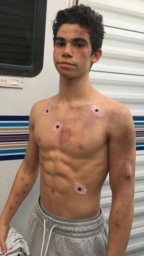 Cameron Boyce Descendants, Cameron Boys, Old Disney Channel, Disney California Adventure Park, The Descendants, Disney Channel Stars, Cameron Boyce, Disney Men, Attractive Guys