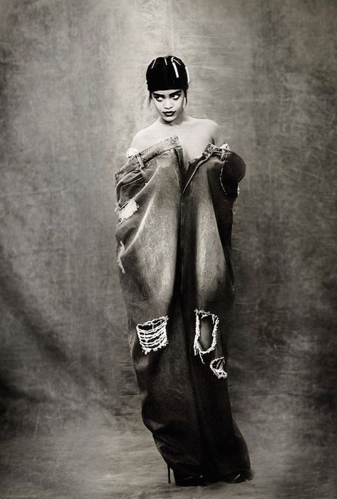 Rihanna Photoshoot, Looks Rihanna, Rihanna Photos, Paolo Roversi, Vintage Black Glamour, Bad Gal, Holiday Break, Model Inspo, Rihanna Fenty