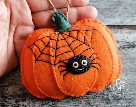 DusiCrafts - Etsy Fall Felt Crafts, Felt Halloween Ornaments, Valentine Ornaments, Halloween Felt Crafts, Felt Plushie, Felt Cupcakes, Pumpkin Ornaments, Fall Pumpkin Crafts, Pumpkin Ornament