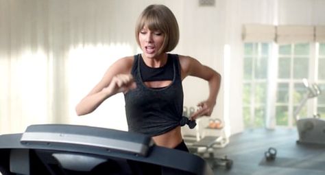 In a  Apple Music ad, Taylor Swift falls on a treadmill after rapping too hard — watch the hilarious clip Taylor Swift Apple Music, Taylor Swift Treadmill, Taylor Vogue, Taylor Swift Collection, Quote About Love, Treadmill Workout, Tank Outfit, All About Taylor Swift, Fitness Trends