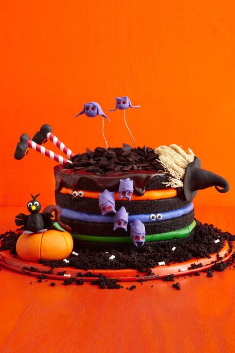 Halloween Witch Cake, Halloween Cakes Easy, Halloween Cake Recipes, Spooky Halloween Cakes, Halloween Torte, Pasteles Halloween, Halloween Wedding Cakes, Witch Cake, Spooky Cake