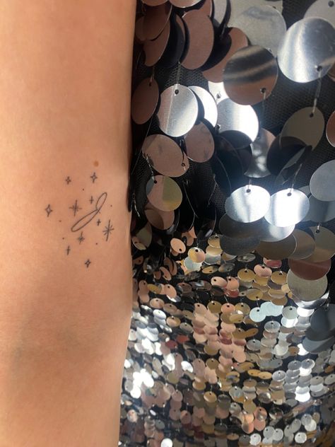 J Tattoo Initial, Line Tattoo Minimalist, J Initial Tattoo, Dainty Tats, Tattoo Patchwork, Skin Piercing, Small Star Tattoos, Tattoo Star, J Tattoo