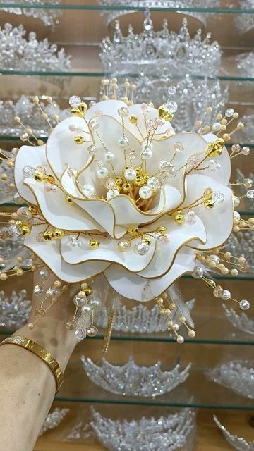 Pearl Bouquet Wedding, Pearl Bouquet, Bridal Brooch, Bobbin Lacemaking, Bridal Brooch Bouquet, Bride Tiara, Brooch Bouquet, Handmade Jewelry Tutorials, Handmade Fashion Jewelry