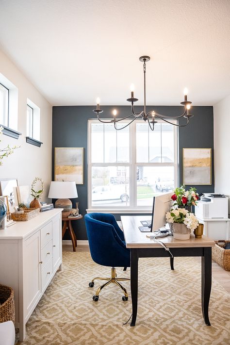 Workplace Office Design, Home Office Inspo Cozy, Home Office Styling, Office Space Modern, Home Office Lighting Ideas, Modern Home Office For Women, Office Color Scheme, Office Lighting Ideas, Dark Cozy Bedroom Ideas