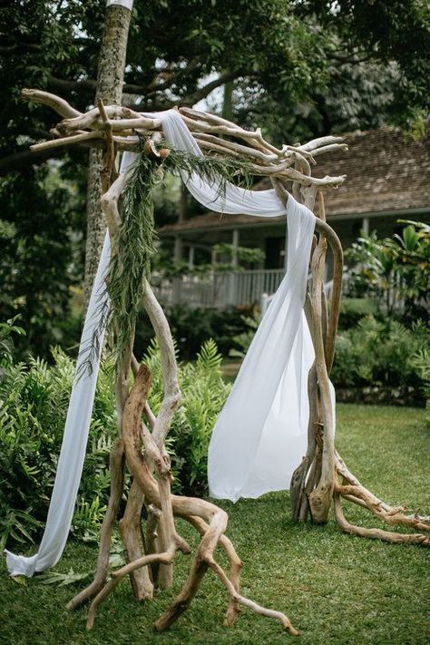 Driftwood Wedding Arch Diy, Driftwood Wedding Arbor, Driftwood Arbor Wedding, Natural Wood Wedding Arch, Drift Wood Wedding Arch, Cedar Wedding Arch, Driftwood Arch Wedding, Driftwood Alter, Driftwood Wedding Decor