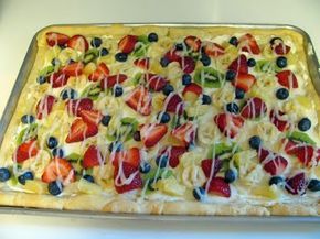 Fruit Pizza! I would easily eat all of that Pillsbury Fruit Pizza, Fruit Pizza With Cream Cheese, Pizza With Cream Cheese, Pizza Sugar Cookie, Sugar Cookie Crust, Fruit Pizza Recipe, Summertime Recipes, Christmas Friends, Crescent Roll Recipes