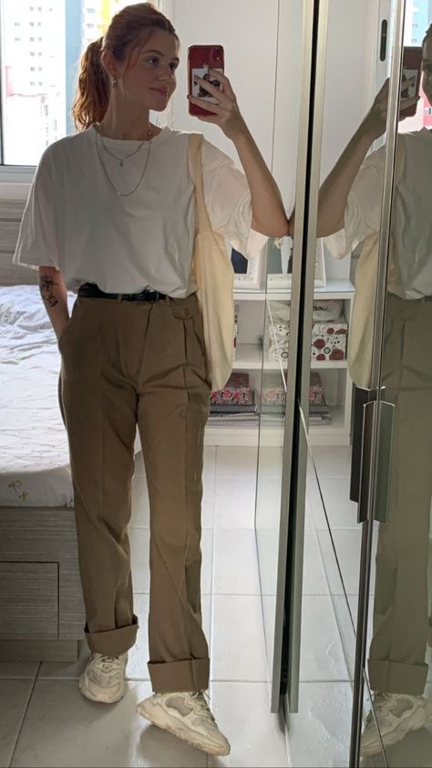 Loose White Polo Outfit Women, Khaki Pants Polo Shirt Outfit Women, Outfits With Light Brown Jeans, Loose Pants And Shirt Outfit, Casual Polo Shirt Outfit Women, Trousers And Polo Shirt Women, Khaki Pants Outfit Midsize, How To Style Light Brown Pants, Outfit With Brown Trousers