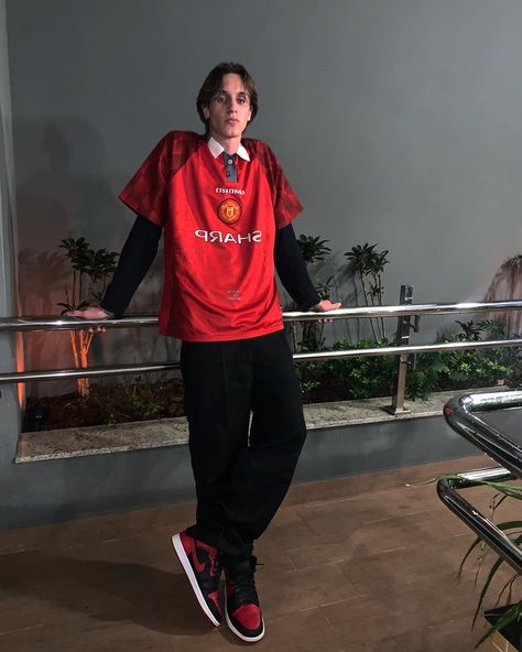 @cesar_corso manchester united 1996 Red Polo Shirt Outfit Men, Red Polo Shirt Outfit, Polo Shirt Outfit Men, Puma Football, Football Jersey Outfit, Eric Cantona, Polo Shirt Outfits, Shirt Outfit Men, Retro Football Shirts