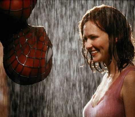 Spiderman Scene, Spiderman 1, Justin Bieber Posters, Kissing In The Rain, Science Guy, Spiderman 3, Mary Jane Watson, Spiderman Movie, Rare Images